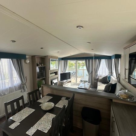 Lakeside Retreat 3 With Hot Tub, Private Fishing Peg Situated At Tattershall Lakes Country Park Luaran gambar