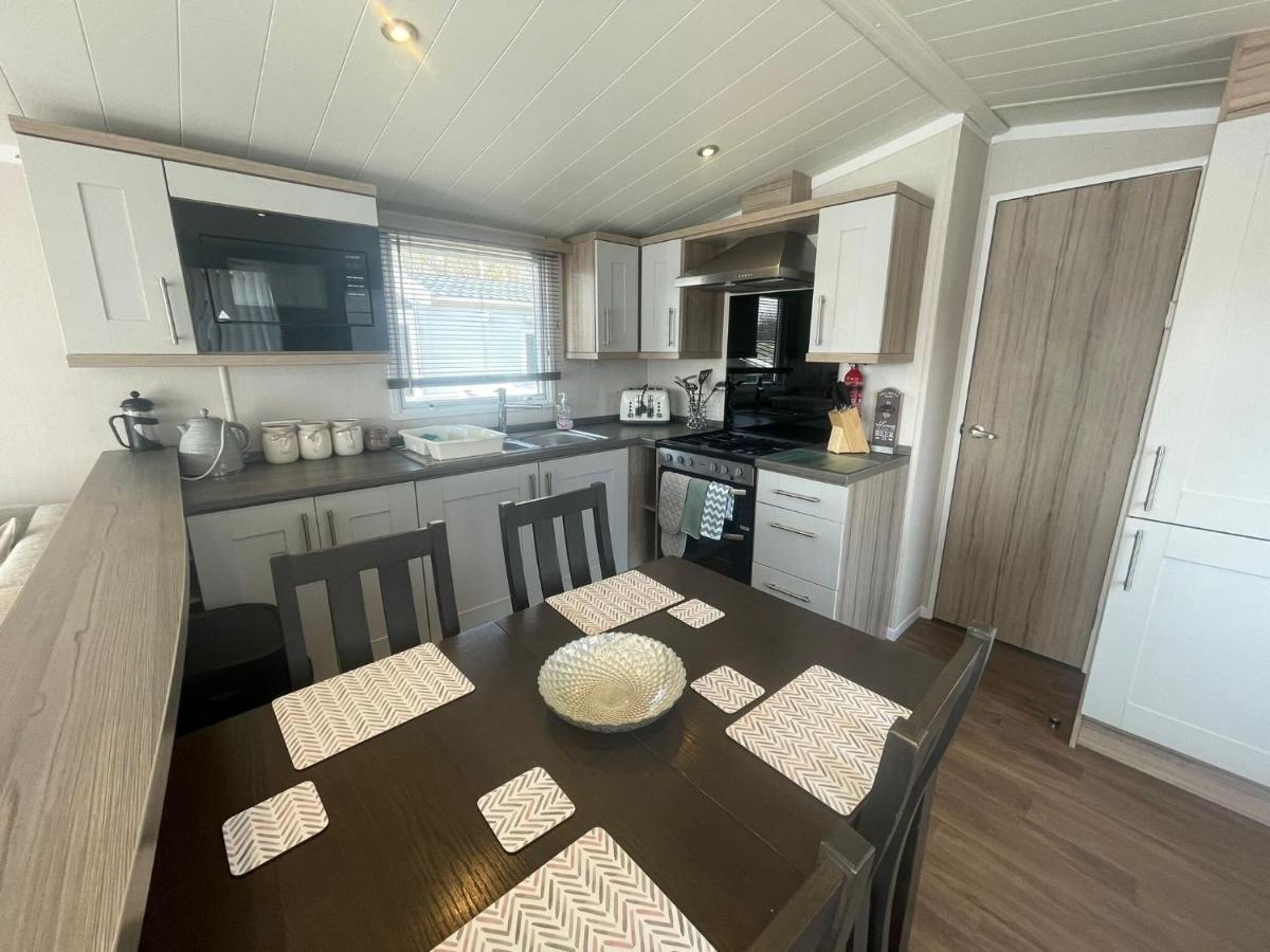 Lakeside Retreat 3 With Hot Tub, Private Fishing Peg Situated At Tattershall Lakes Country Park Luaran gambar