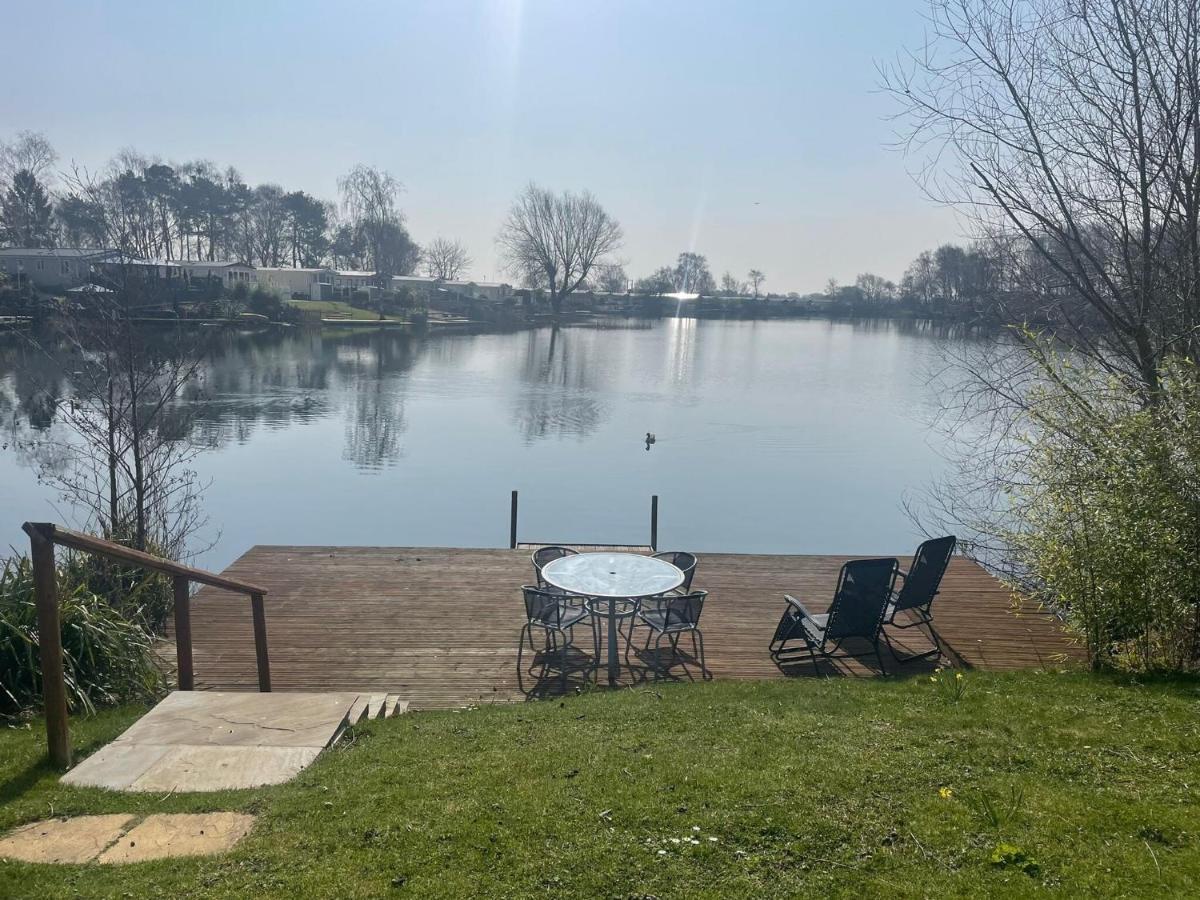 Lakeside Retreat 3 With Hot Tub, Private Fishing Peg Situated At Tattershall Lakes Country Park Luaran gambar