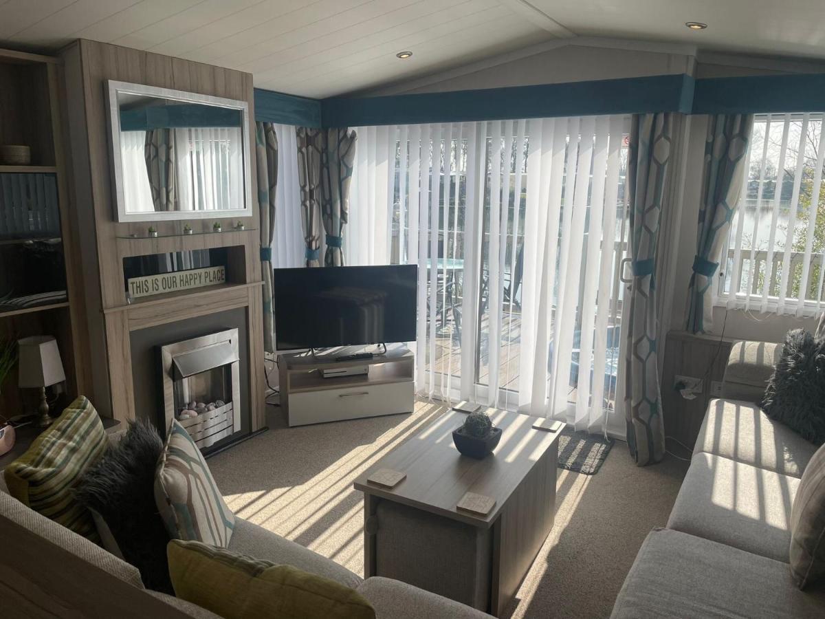 Lakeside Retreat 3 With Hot Tub, Private Fishing Peg Situated At Tattershall Lakes Country Park Luaran gambar