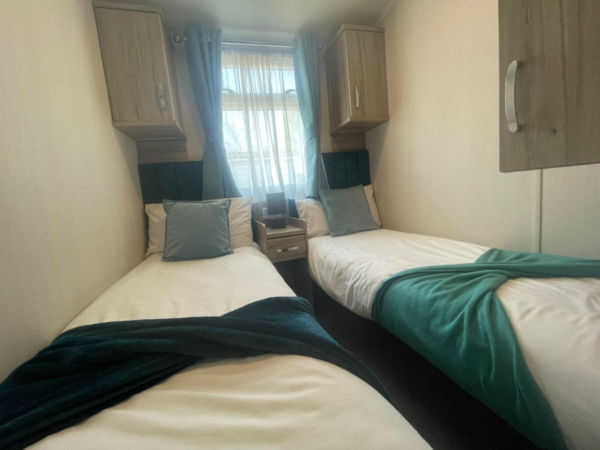 Lakeside Retreat 3 With Hot Tub, Private Fishing Peg Situated At Tattershall Lakes Country Park Luaran gambar