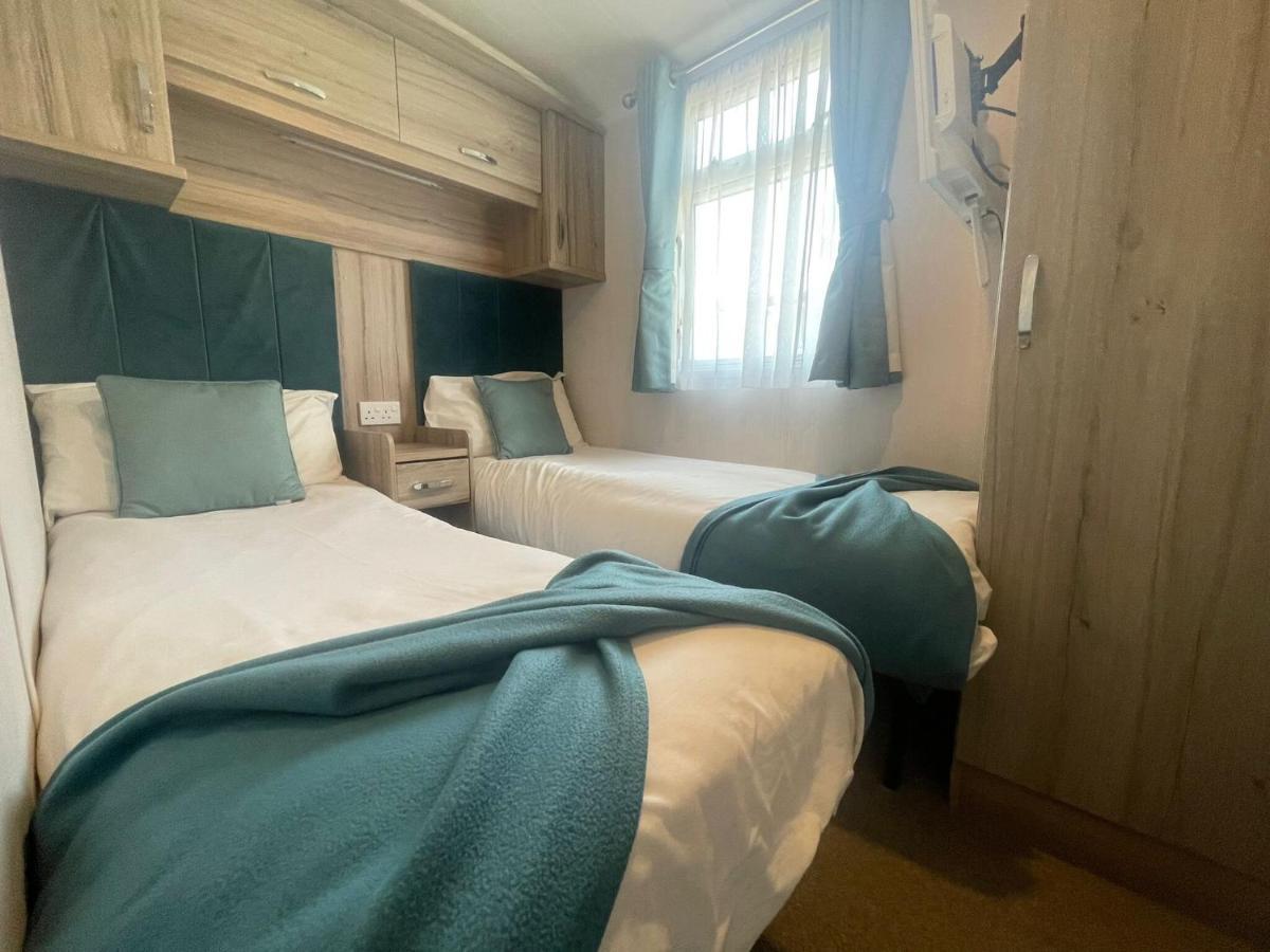 Lakeside Retreat 3 With Hot Tub, Private Fishing Peg Situated At Tattershall Lakes Country Park Luaran gambar