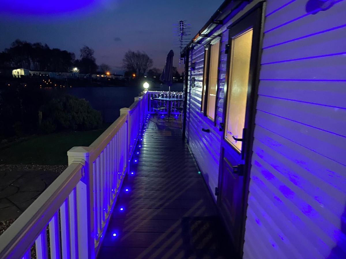 Lakeside Retreat 3 With Hot Tub, Private Fishing Peg Situated At Tattershall Lakes Country Park Luaran gambar